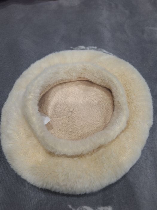 Продам беретку женскую.