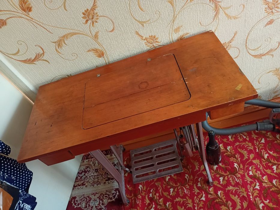 Швейная машинка ножная