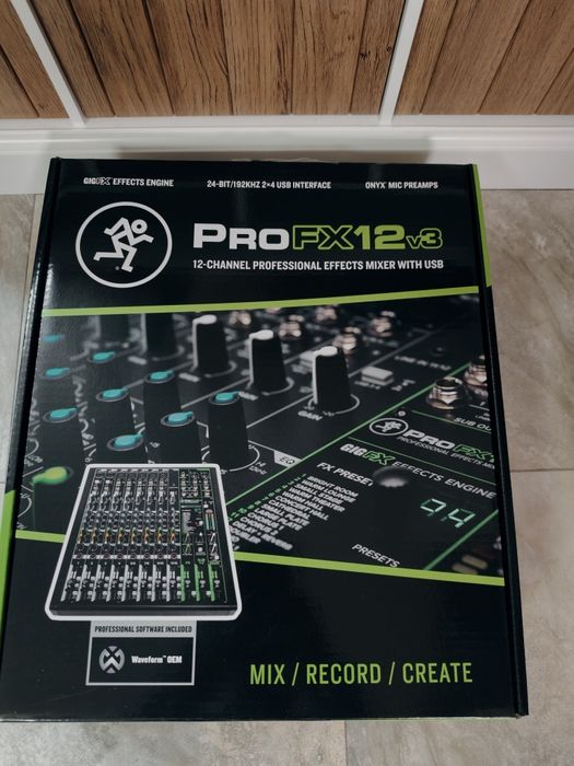 Тонколони Dynacord fe 15.2,стъпало RCF и  миксер Mackie