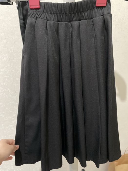 Черная школьная юбка