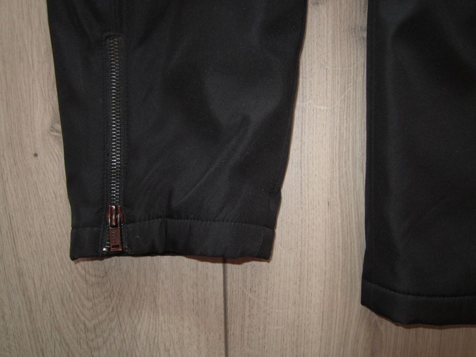 НОВО 100 % оригинално черно мъжко яке GUESS размер L / XL от САЩ