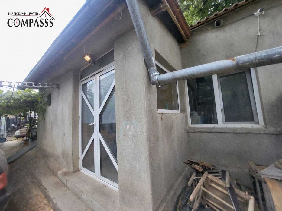 Къща с двор, район ЦЕНТЪР-Млад техник, гр. Добрич– 255000лева!