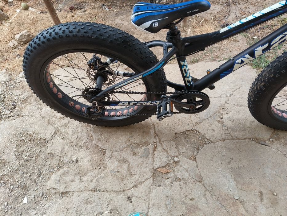 Bicicletă adusă din Italia cu roți groase