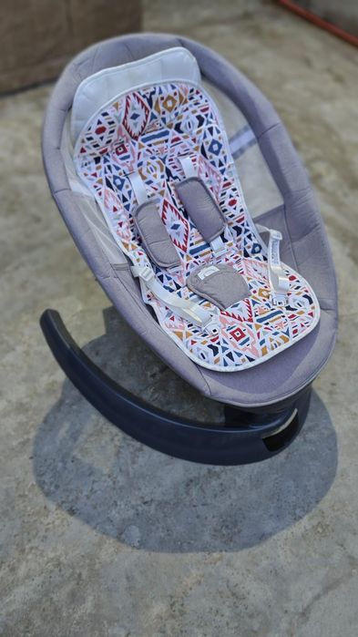 Leagăn electric cu telecomandă.