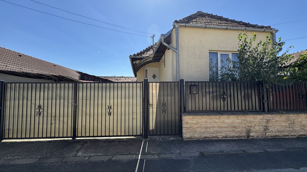 Vand casa zona centru