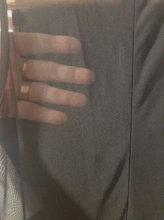 Vând rochie cu inserții de piele și plasa