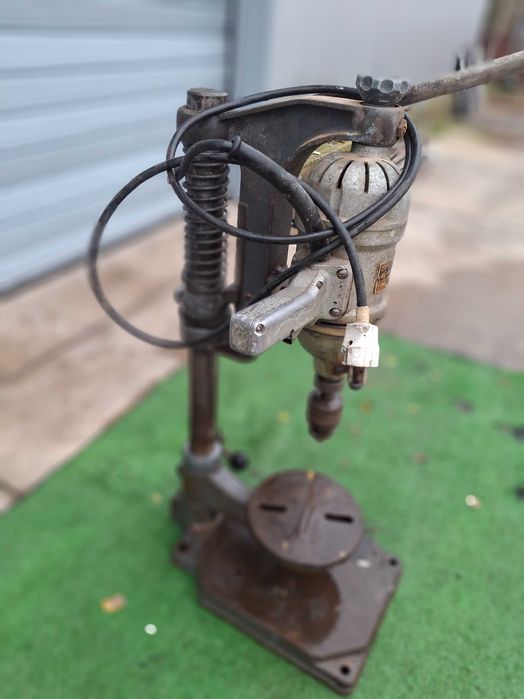 Настолна бормашина монофазна