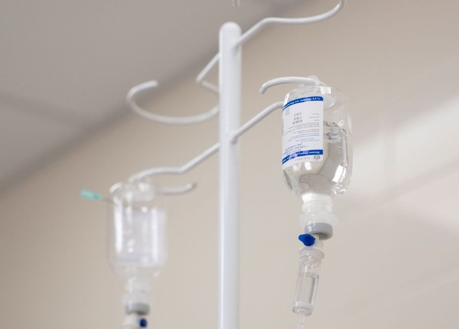 katta klitorisni pompalamoqda