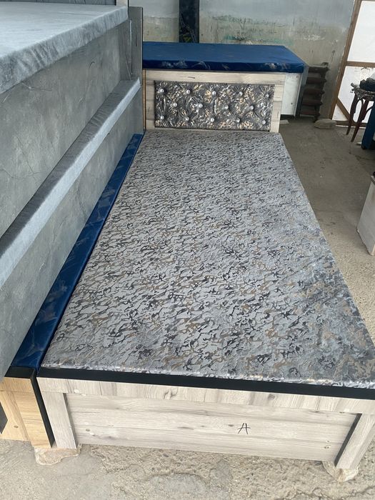 1 kishilik devan (spalni) ham shkaf ham sandiq