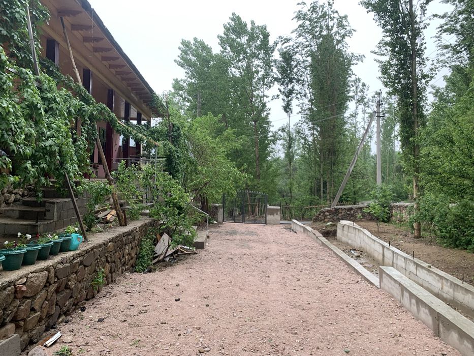 Dacha choyxona sotiladi