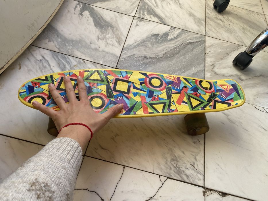 Скейтборд със светещи гуми.