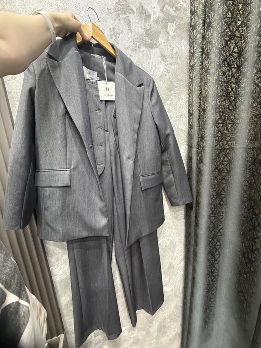 Продам костюм женский.