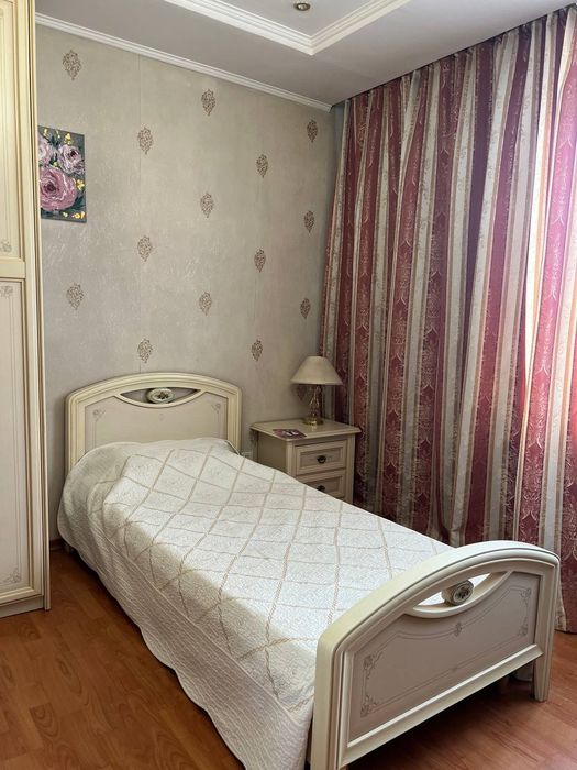 Односпальная кровать с матрасом