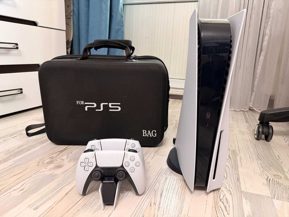 PlayStation 5 + 2 геймпада + докстанция + сумка + игры