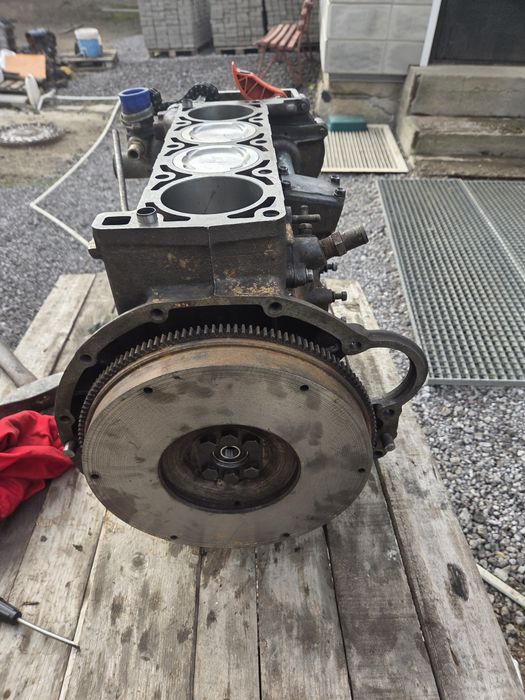 Продам двигатель на газель уаз змз 409