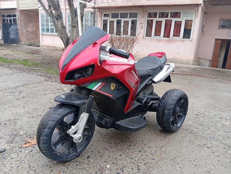 Зудлик билан болалар скутери сотилади