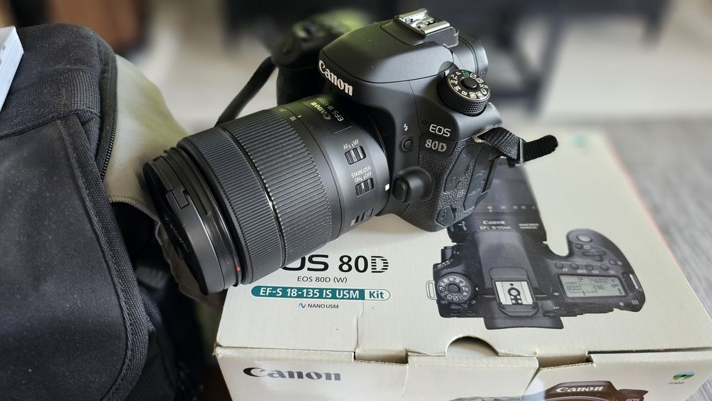 Dslr Canon eos 80d + canon efs 18-135