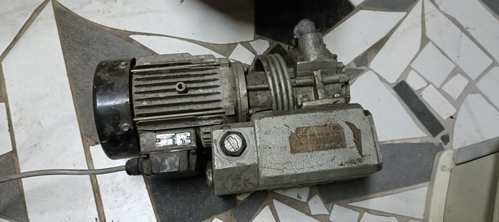 Vând Pompă vacuum Busch