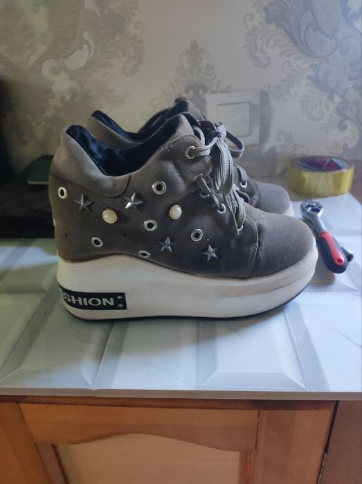 Продам женскую обувь