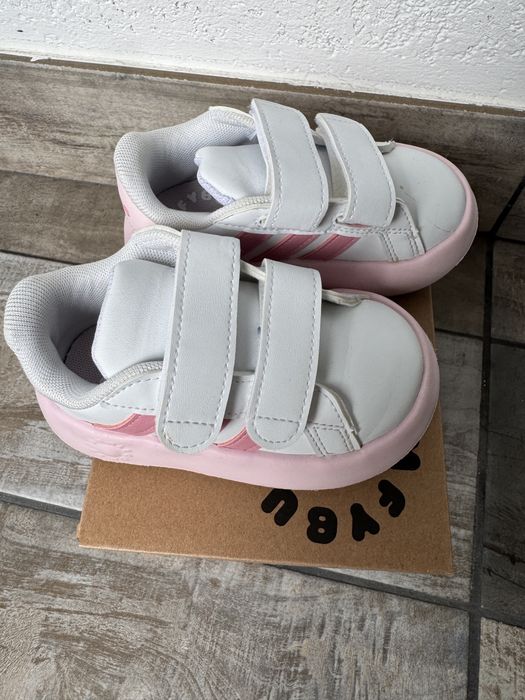 Спортни обувки adidas grand court