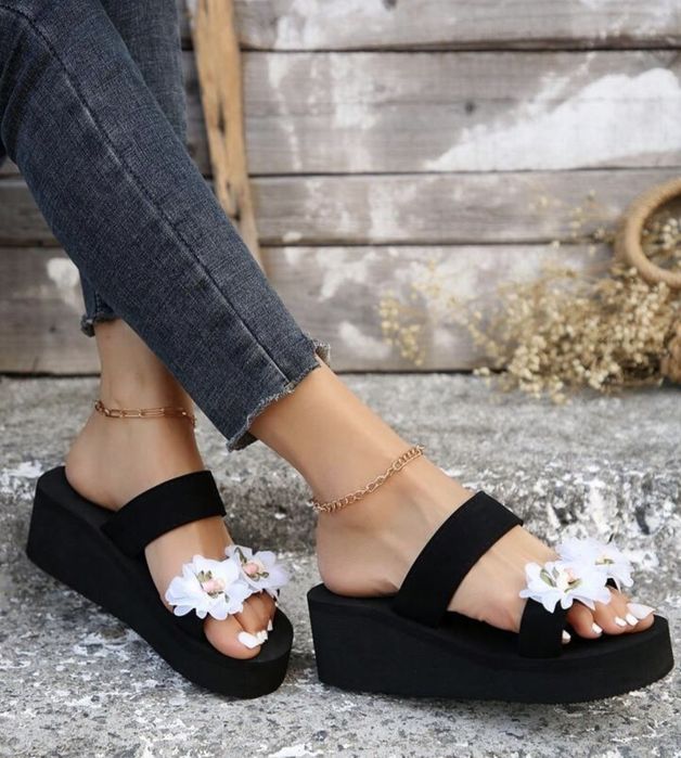 Papuci dama cu flori