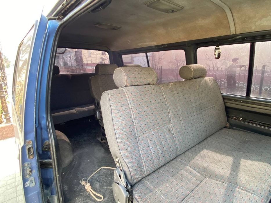 11 orindiqli mikro aftobus