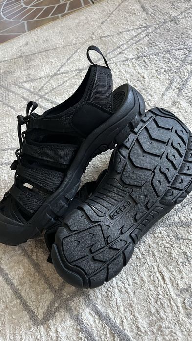 Продам фирмячие кросы