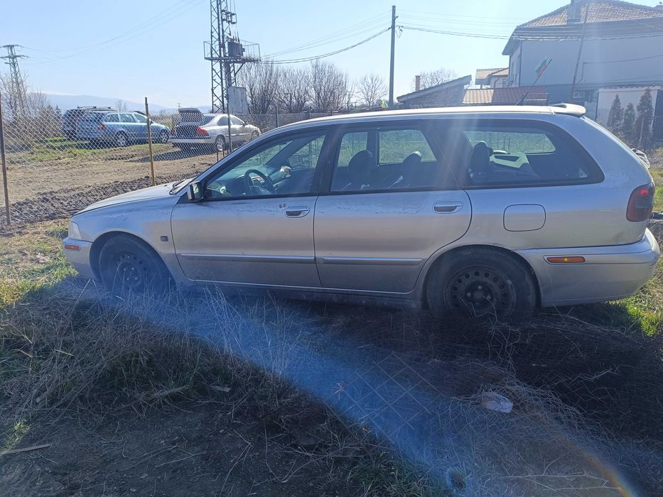 Волво V40 на части