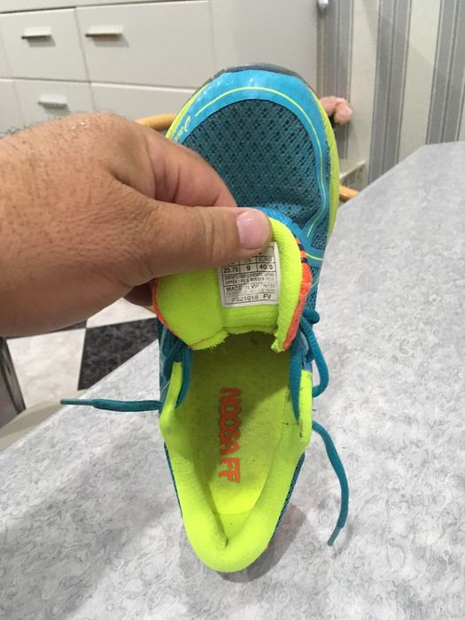 Vand Asics 40,5 pentru alergare