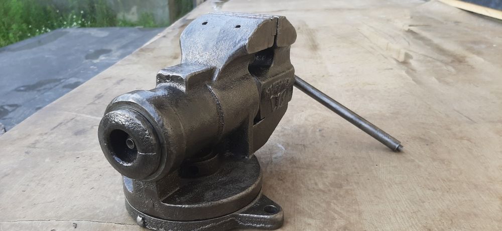 Тиски СССР 1957 год