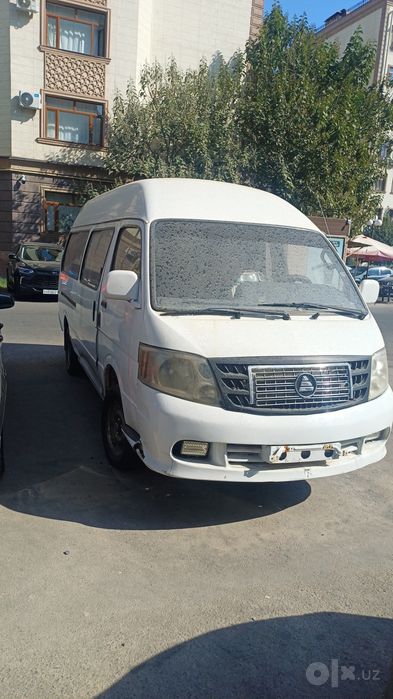 Sotuvda Faton mikra aftobus