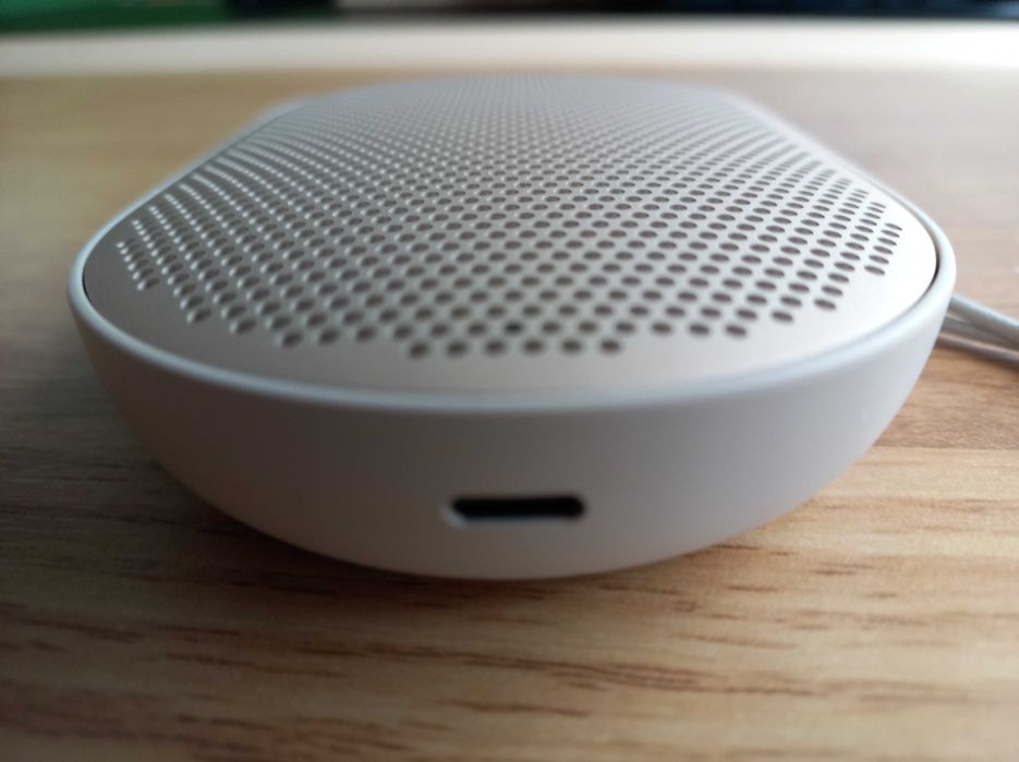 Bluetooth колонка Bang & Olufsen Beoplay P2 (Sand Stone) – Неизползвана / Луксозна / Пълен комплект