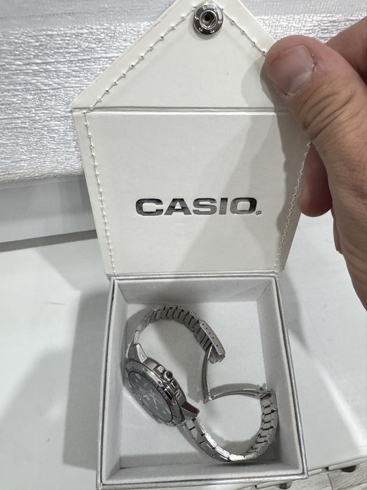 Часы Casio почти новый