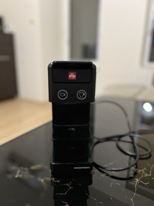 Кафе машина illy с капсули