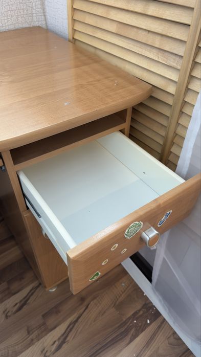 Письменый стол, в хорошем состоянии