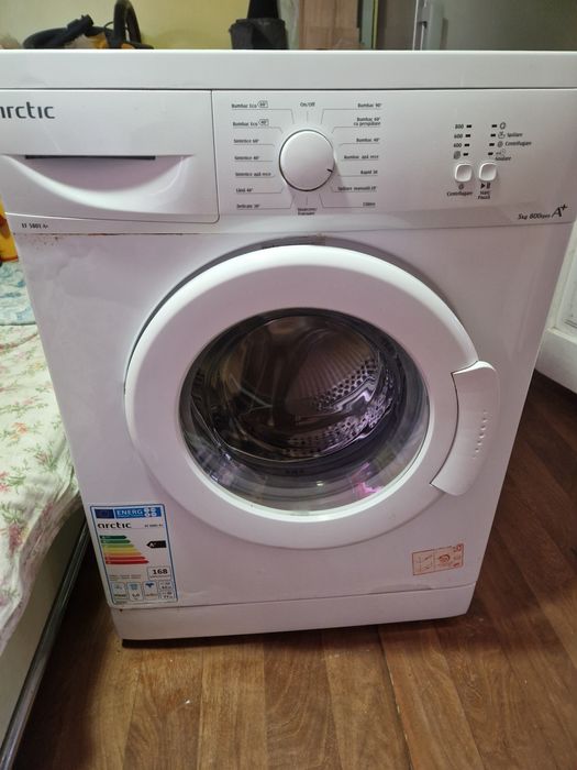 Vand masina de spalat arctic  ,aragaz,sifoner si canapea