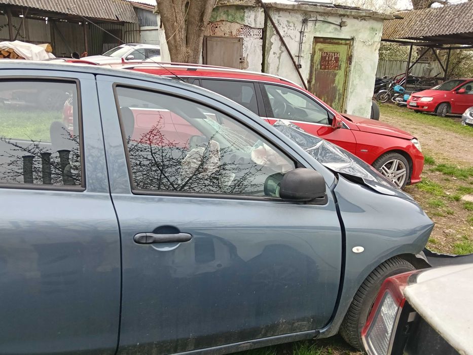 Nissan Micra 2011 de vînzare pentru dezmembrare.