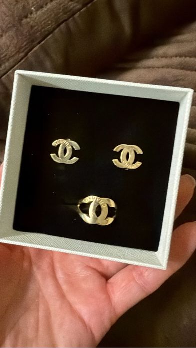 Срочно продам Золотой комплект Chanel