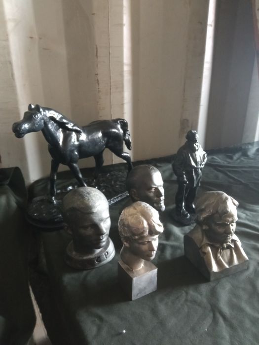 Картины, статуэтки итд