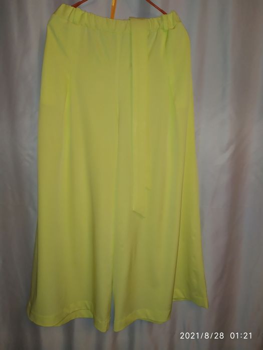 Юбка брюки ярко салатового цвета Новая с поясом