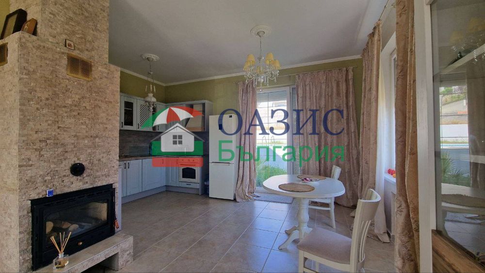 Къща с парцел и басейн, Чолакова Чешма, 212м.кв., цена 349000 евро
