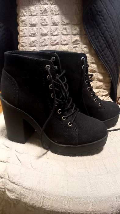 Дамскш боти с ток.