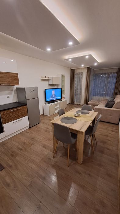 Дава се под наем Двустаен апартамент в Варна, Централна поща - 64 кв.м за 549 € - Снимка #1