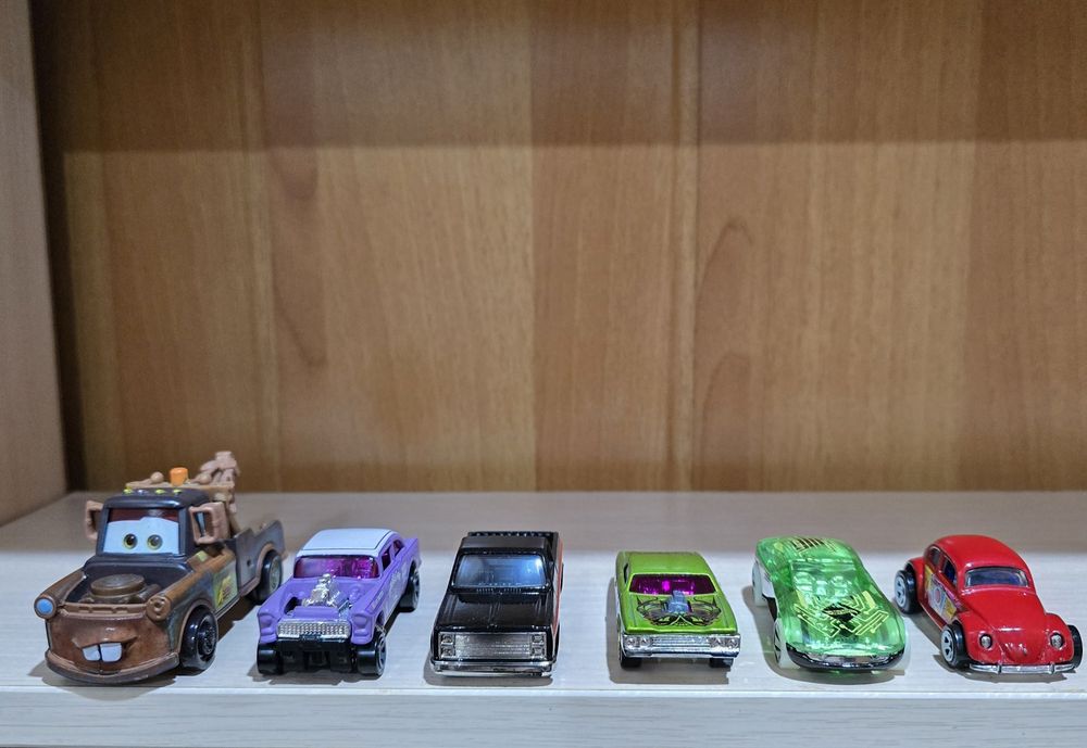 Продаются металлические машинки