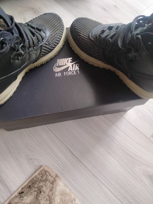 Vând Adidași că și noi