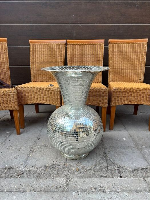 Ваза интериорна ,цялата в огледълца