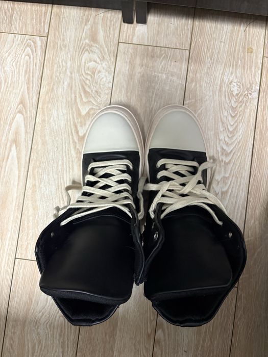 Tenesi model Rick Owens