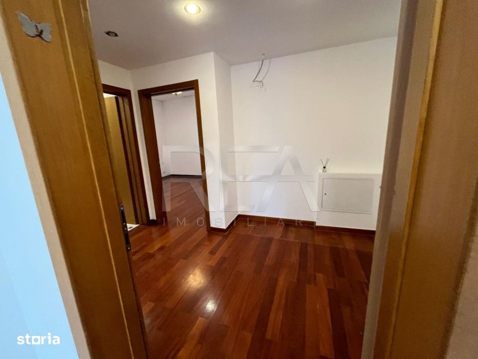 Apartament 4 camere  Resedinta