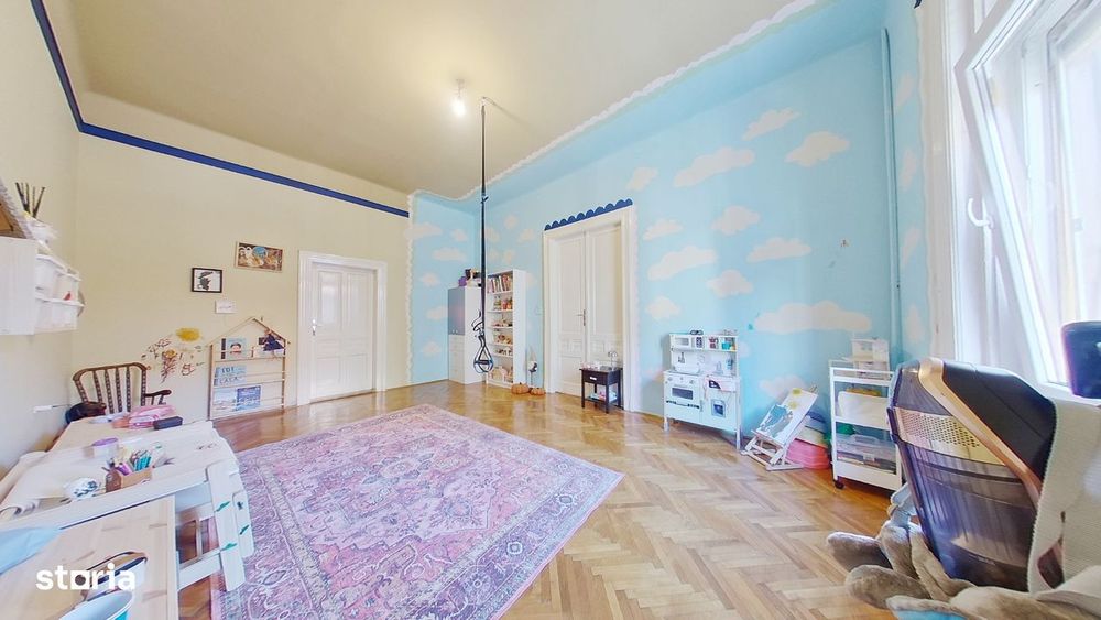 Apartament modern cu 3 camere intr-o cladire istorica, la 300 m de Pri
