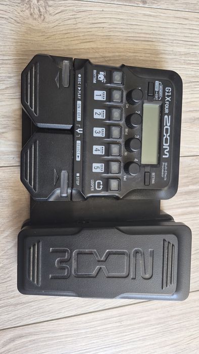 Zoom G1X Four Multi-efect de chitară